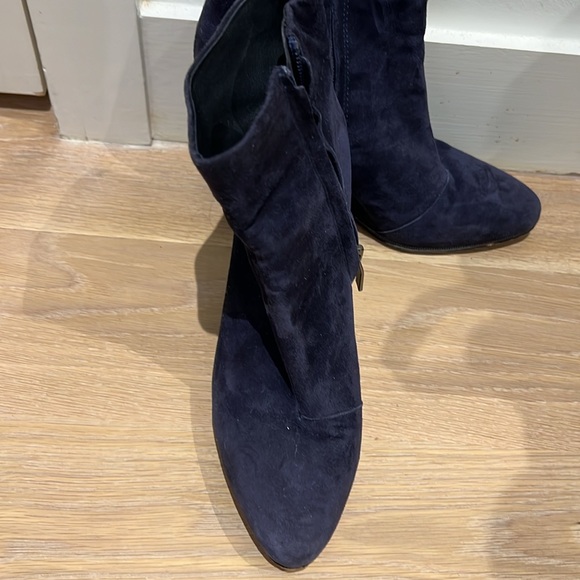 Vince Camino hidden Wedge Navy boots. Size 7. Excellent condition - Picture 16 of 16